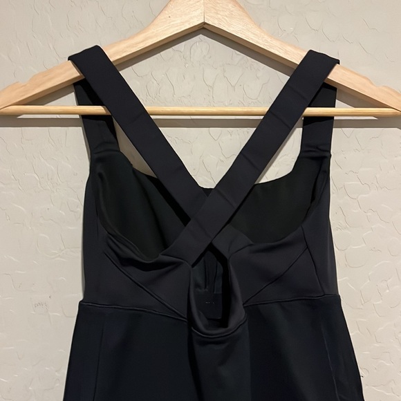 Lululemon Cross Back Yoga Tank w/ built in bra Black Size 4 - Picture 2 of 8